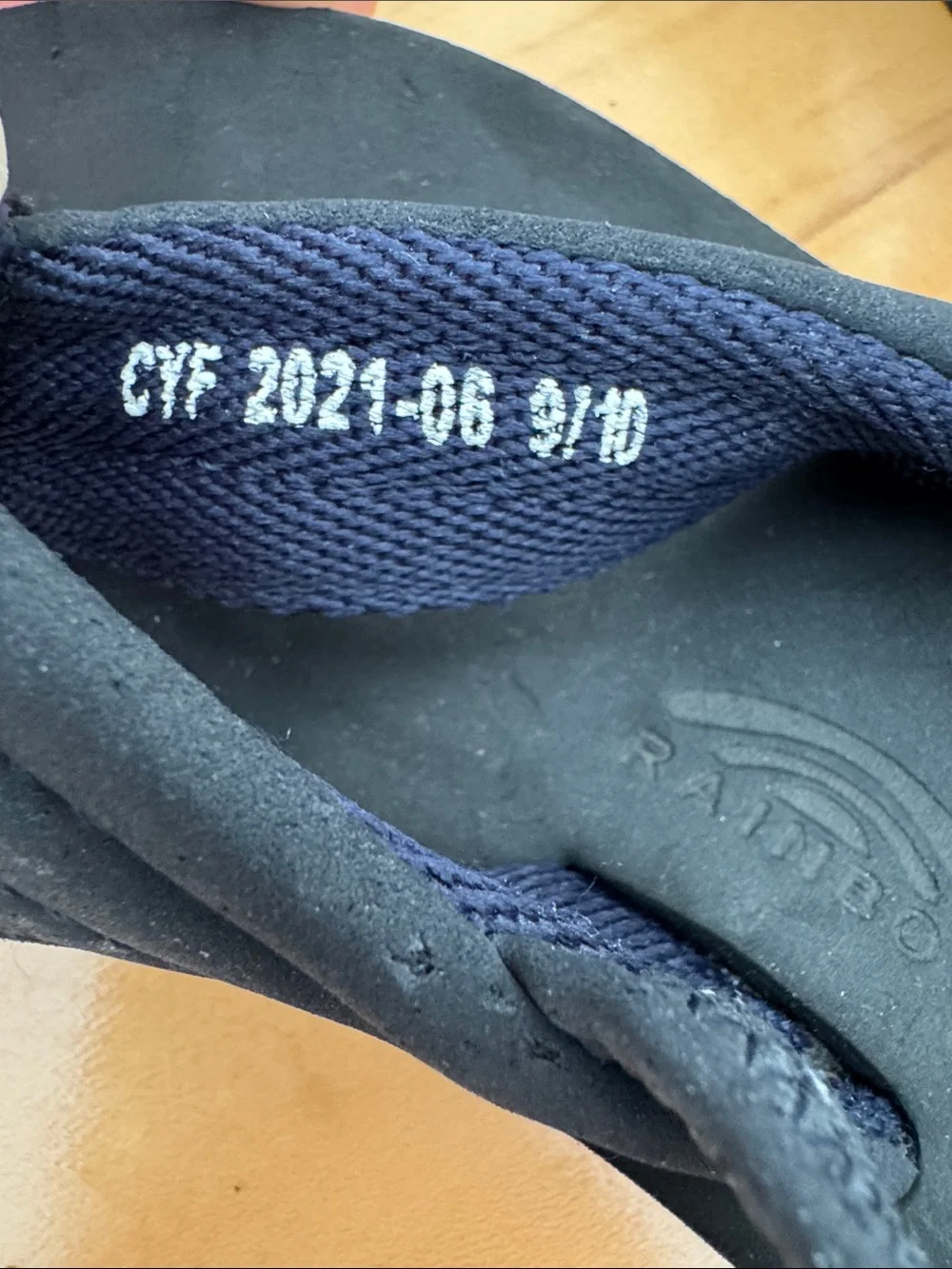 Rainbow Sandals Kids Black Flip Flops Size 9/10